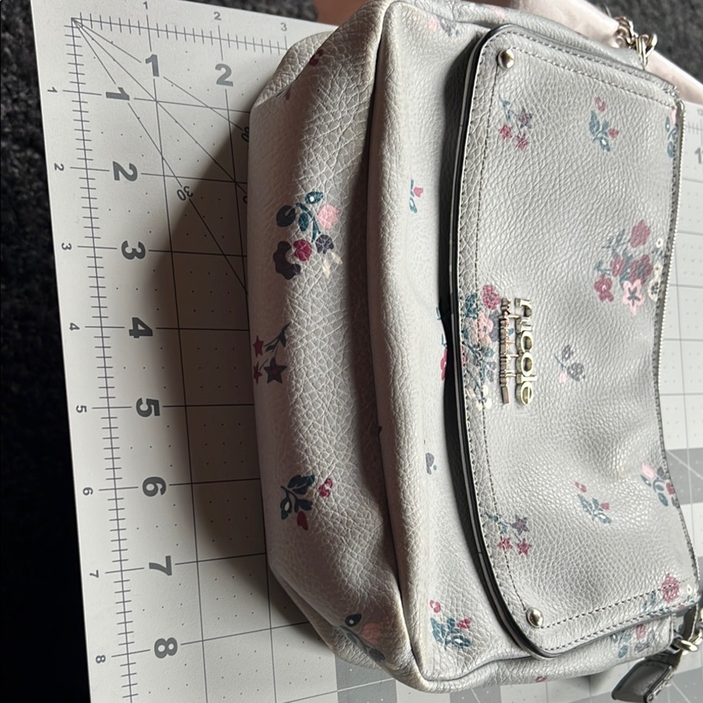 Nicole Gray Crossbody Bag with Elegant Design
